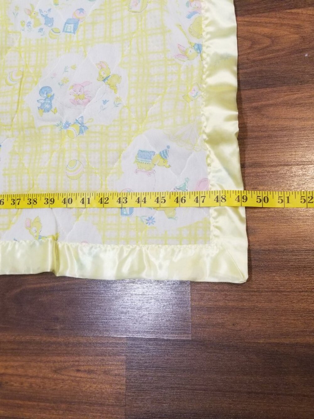 Vintage Baby Blanket/Quilt, Yellow w/ baby animals - Picture 10 of 11